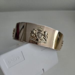 Gold Wearable Tech Bracelet